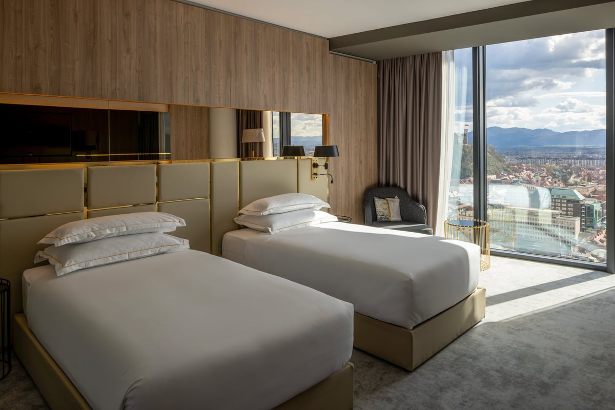 Hotellrom med dobbeltseng